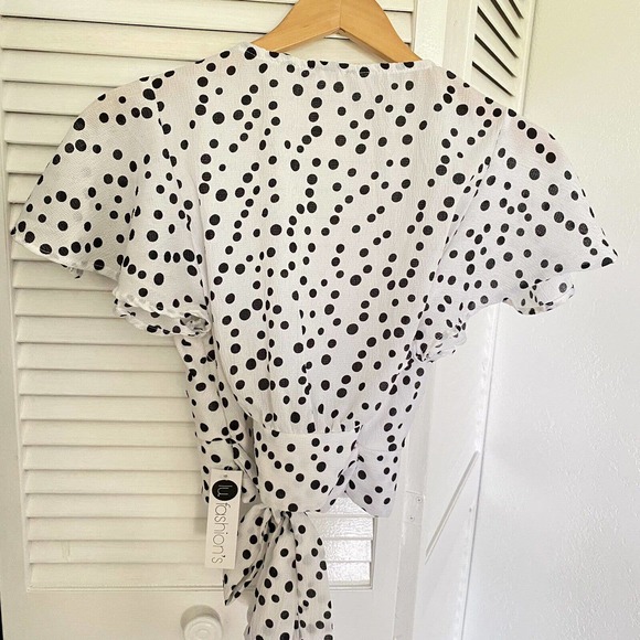 Black White Polka Dot Crop top Tie Back V Neck Medium Flutter Sleeve. NWT - Picture 5 of 9